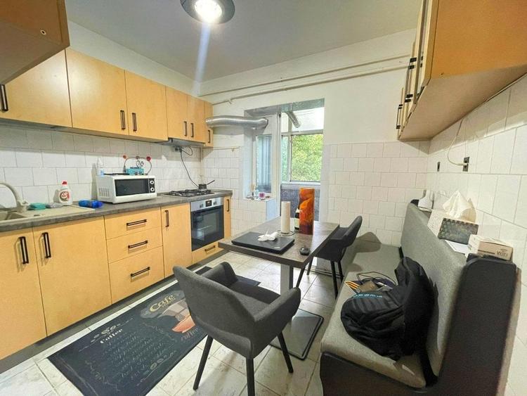 Apartament cu 3 camere decomandat, mobilat în Oancea