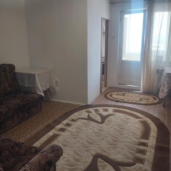 Apartament cu 2 camere semidecomandat în 13 Decembrie