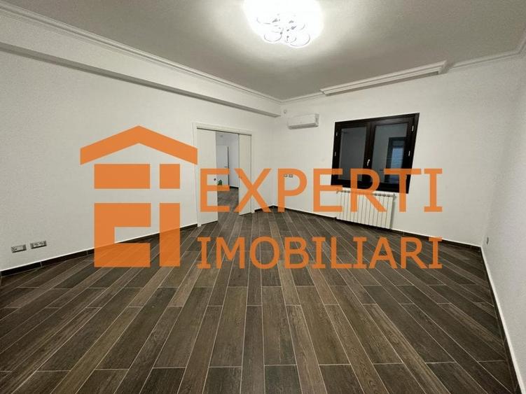 Casă individuală cu 7 camere cu Teren 400 Mp în Faleza Nord