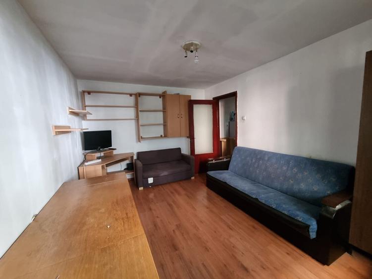 Apartament cu 2 camere decomandat, mobilat în P-ța Victoriei