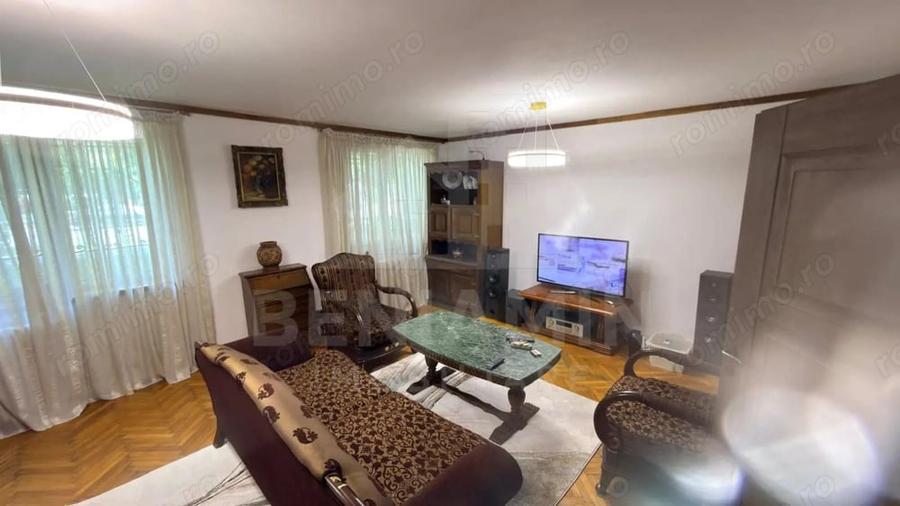 Apartament cu 3 camere decomandat în Sărari