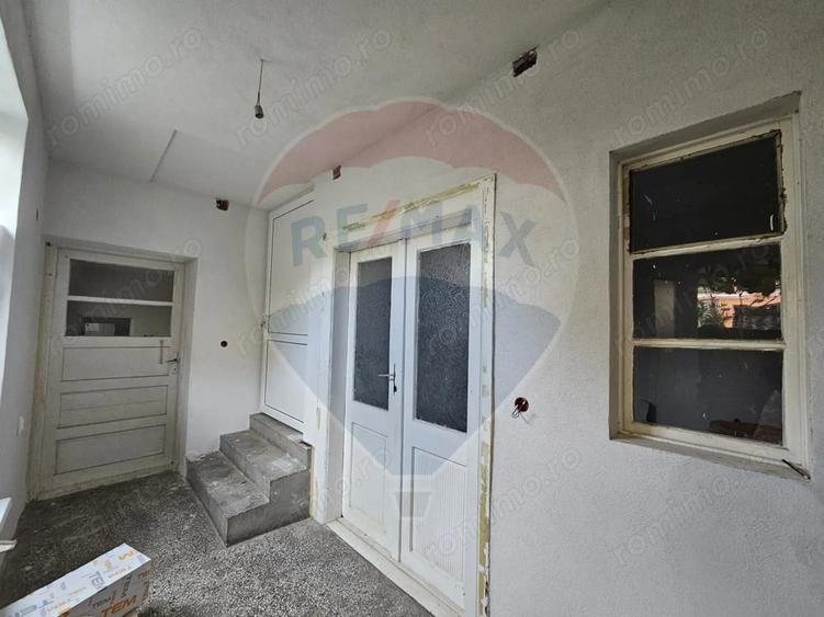 Casă cu 3 camere cu Teren 475 Mp în Central