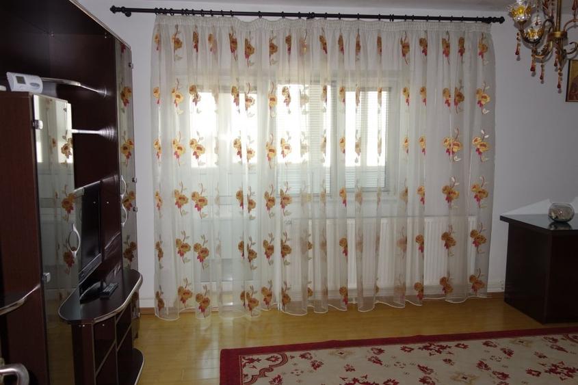 Apartament cu 2 camere semidecomandat, mobilat în Central
