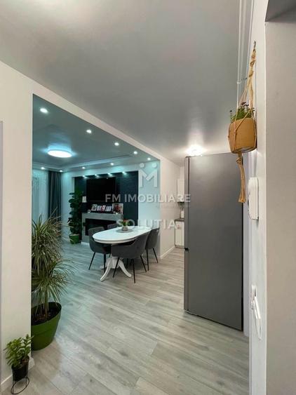 Apartament cu 3 camere semidecomandat, mobilat în Est