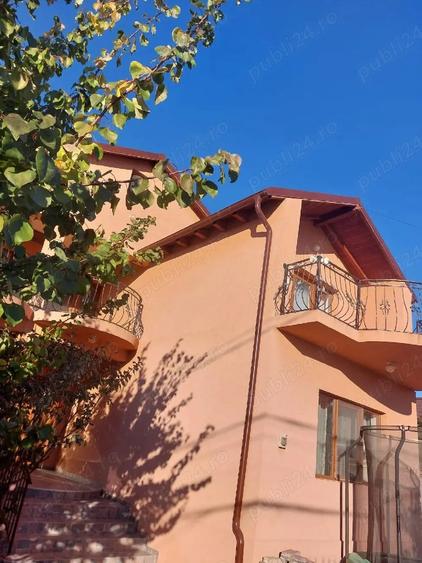 Casă cu 6 camere cu Teren 300 Mp în Central
