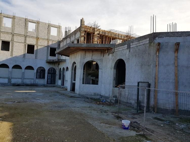 Spațiu comercial, de 1,400 mp, în 700