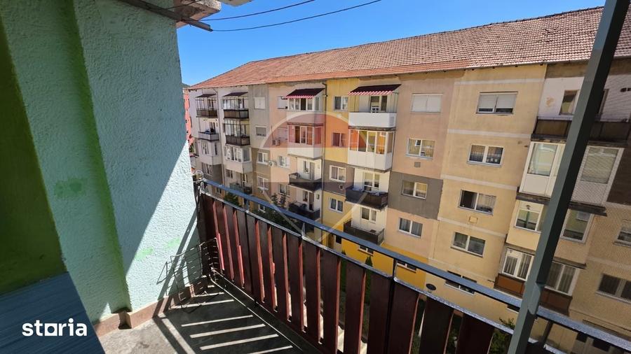 Apartament cu 4 camere în Vitrometan