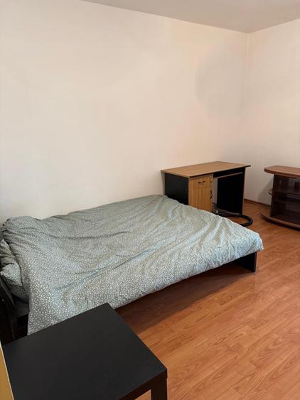 Dristor, garsoniera langa metrou, 320 euro, etaj 1 - 2