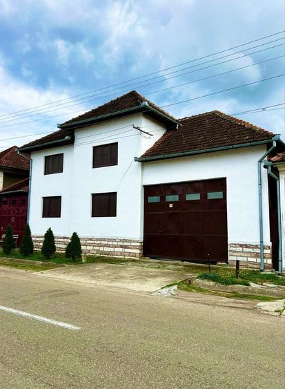 Casă cu 4 camere în Central