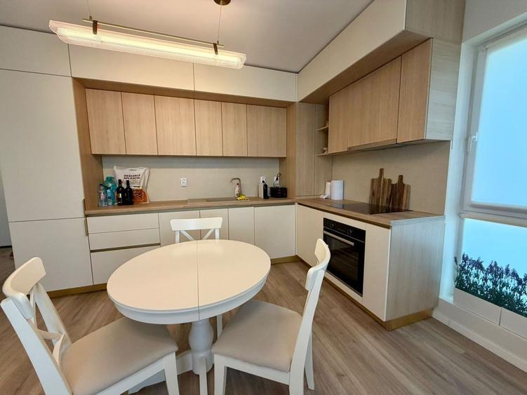 Apartament cu 3 camere semidecomandat, mobilat în Tunari