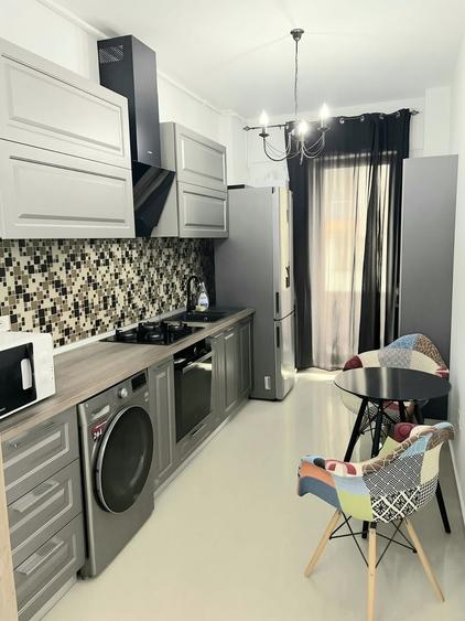Apartament cu 2 camere decomandat, mobilat în Universitate