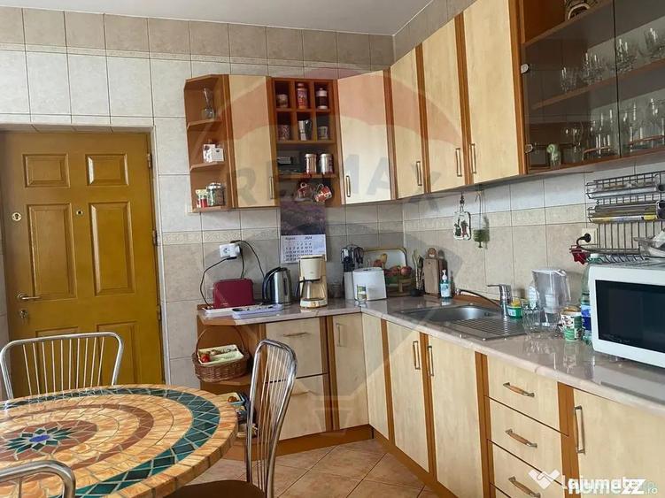 Casa / Vila cu 5 camere de vanzare in zona Central - 1