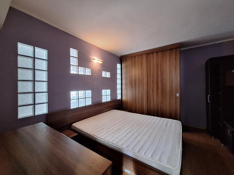 Apartament cu 3 camere decomandat, mobilat în Florești