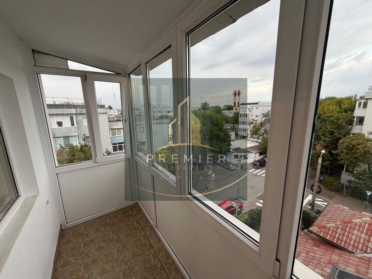 Apartament cu 4 camere decomandat, mobilat în Băneasa