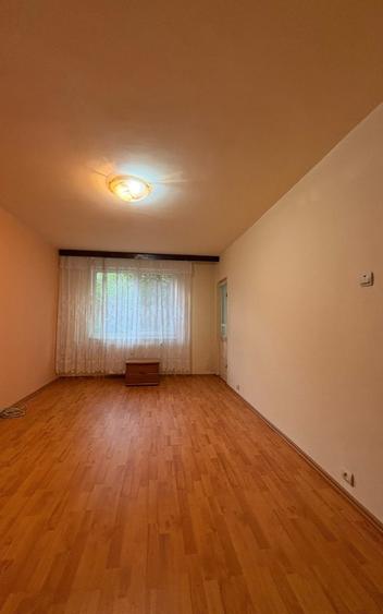 Apartament cu 2 camere decomandat în Crângași