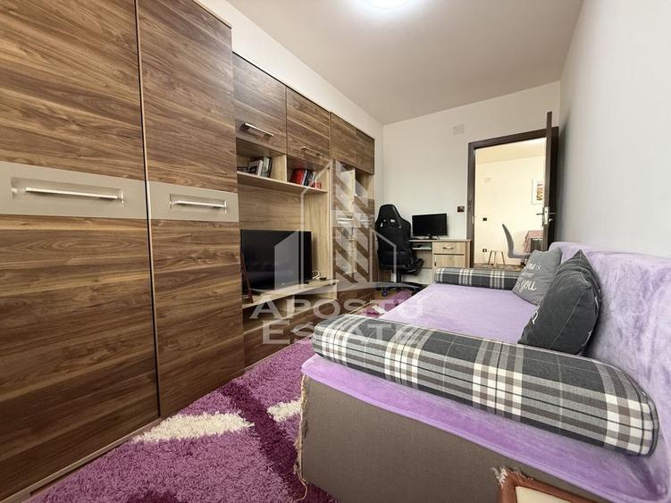 Apartament cu 3 camere semidecomandat, mobilat în Soarelui