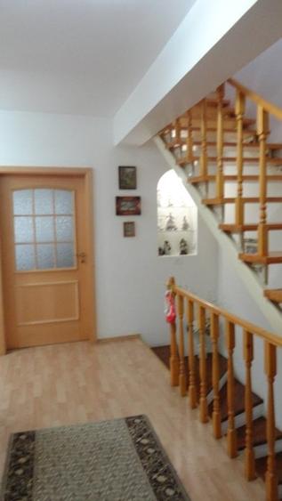 Casă cu 6 camere cu Teren 150 Mp în Calea București