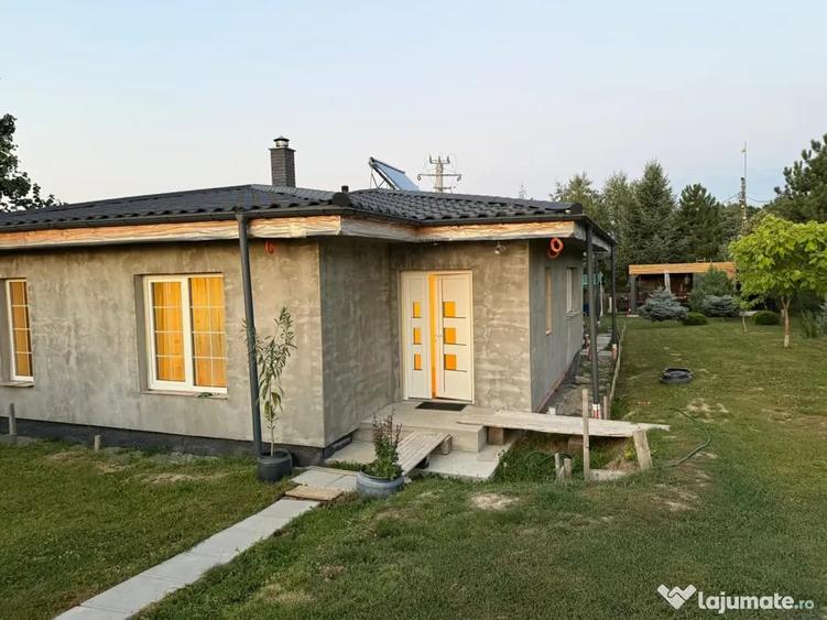 Casă cu 4 camere în Păun