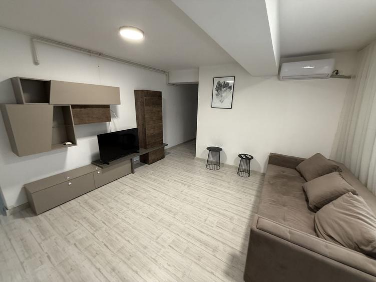 Apartament cu 2 camere semidecomandat, mobilat în Tomis Nord