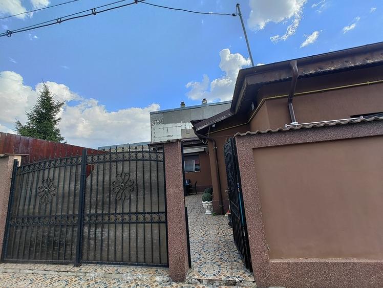 Casă individuală cu 3 camere cu Canalizare în Rahova