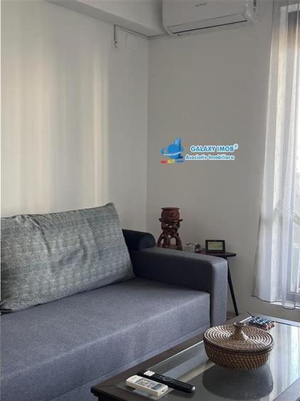 Apartament cu 4 camere semidecomandat, mobilat în Băneasa