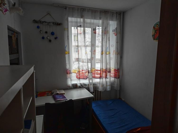 Apartament cu 4 camere semidecomandat, mobilat în Central