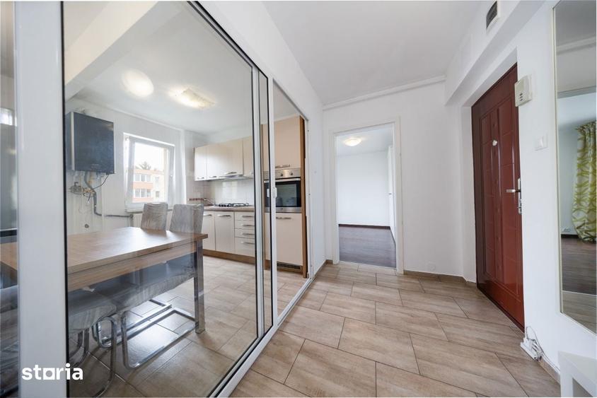 Apartament cu 3 camere semidecomandat, mobilat în Central