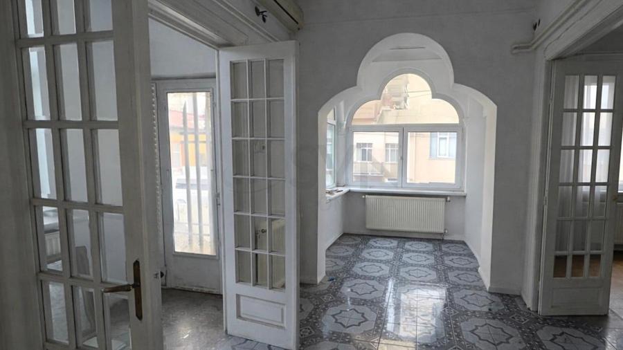 Casă individuală cu 11 camere cu Canalizare în Dristor