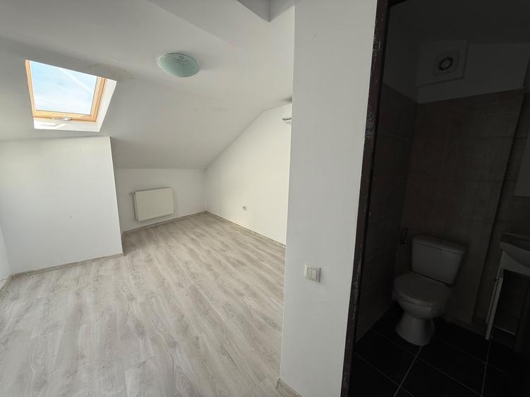 Casă cu 4 camere cu Teren 14360 Mp în Dragomirești-Deal