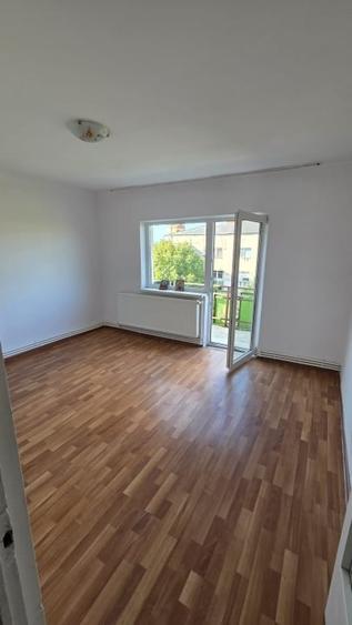 Apartament cu 3 camere decomandat în Micro 17