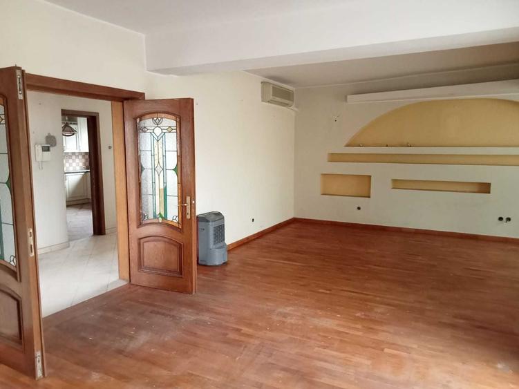 Spațiu comercial, de 480 mp, în Exterior Vest