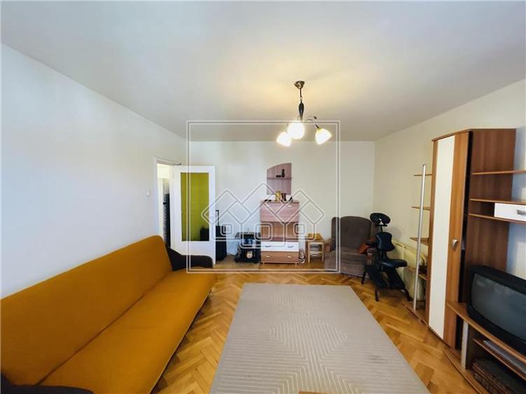 Apartament cu 3 camere decomandat în Terezian