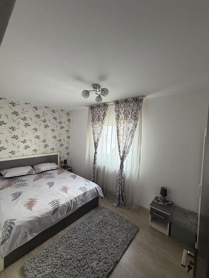 Apartament cu 3 camere semidecomandat în Bragadiru