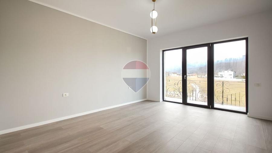 Casă cu 5 camere cu Teren 400 Mp în Bunloc
