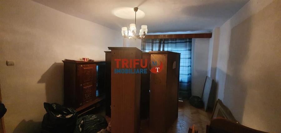 Apartament cu 3 camere decomandat în Cetate