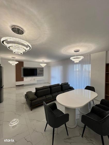 Apartament cu 2 camere decomandat în Universitate
