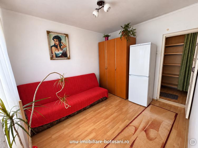 Apartament cu 4 camere decomandat în Central