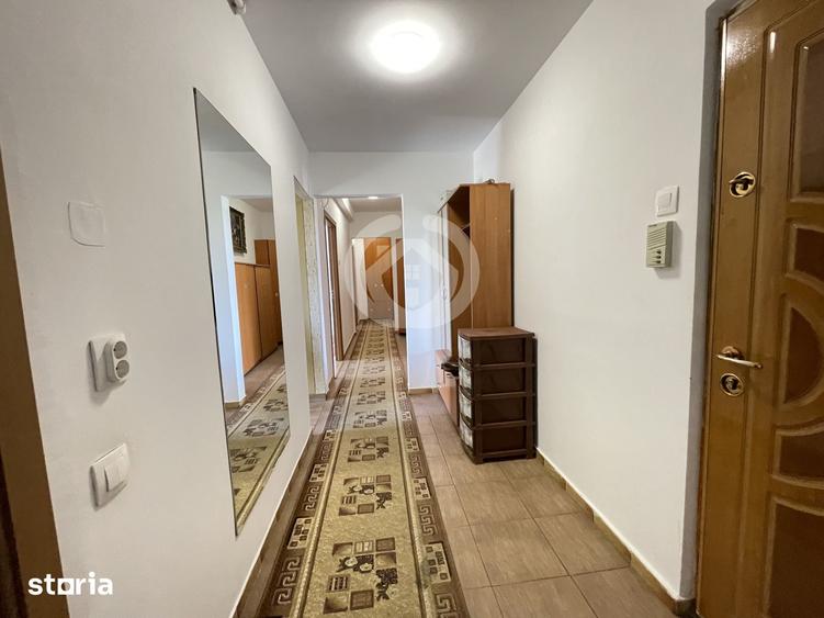 Apartament cu 3 camere decomandat în Central