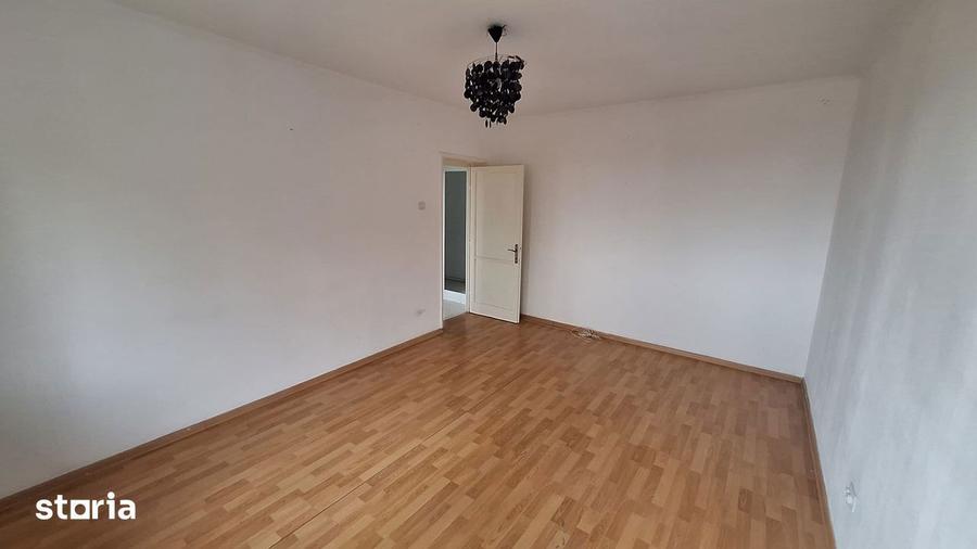 Apartament cu 2 camere decomandat în Gara