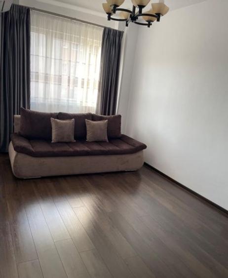Apartament cu 3 camere decomandat, mobilat în Berceni