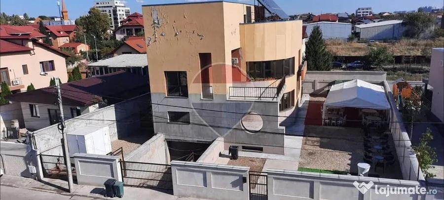 Casă cu 12 camere cu Teren 750 Mp în Fundeni