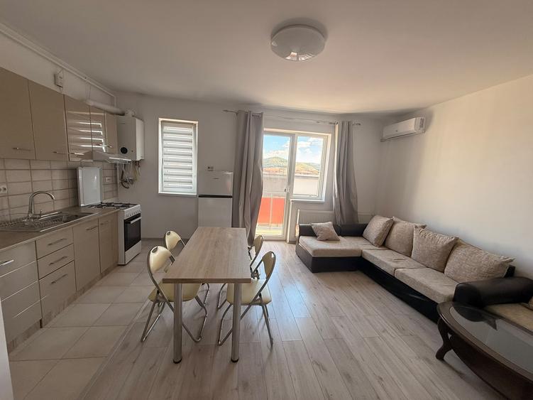 Apartament cu 2 camere semidecomandat în Florești