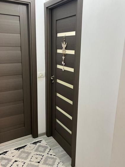 Apartament cu 3 camere semidecomandat în Ghiroda