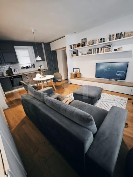 Apartament cu 2 camere semidecomandat, mobilat în Ultracentral