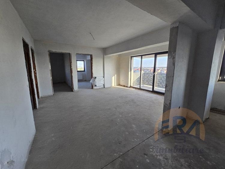 Apartament cu 4 camere decomandat în Salca