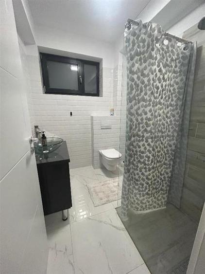 Casă cu 5 camere cu Teren 218 Mp în Prelungirea Ghencea