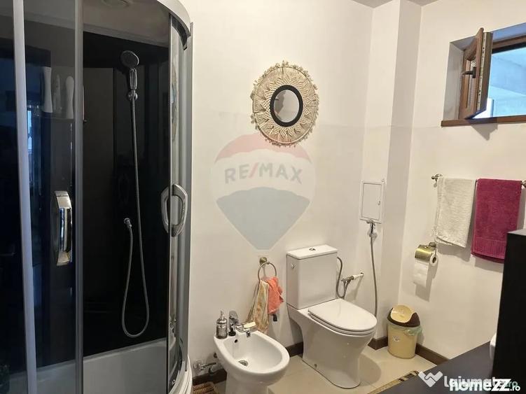 Casă cu 4 camere cu Teren 5000 Mp în Girov