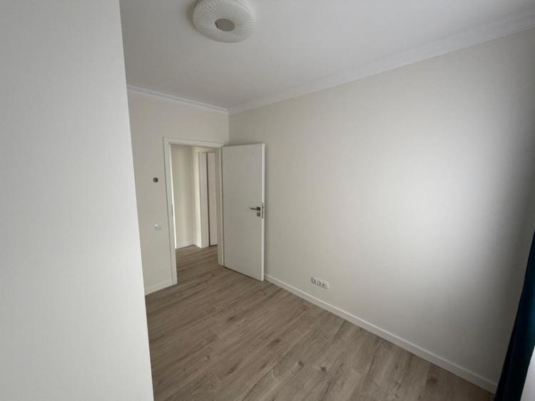 Apartament cu 4 camere decomandat în Florești