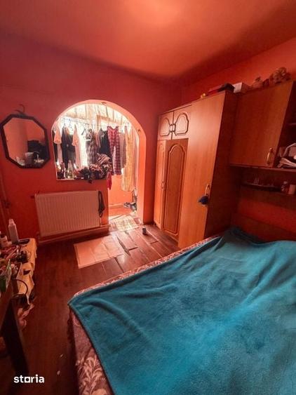 Apartament cu 2 camere semidecomandat în Craiovița Nouă