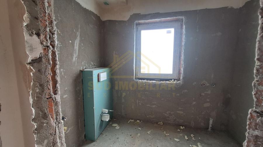 Duplex cu 6 camere cu Canalizare în Central